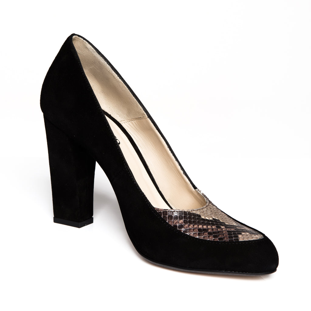 Tod's Black Suede Block Heel Pumps-Kate Middleton - Dress Like A Duchess | Block  heels pumps, Kate middleton shoes, Suede block heels